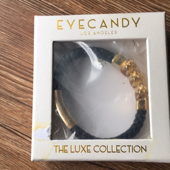 Eye Candy Thomas Skull Titanium Leather Bracelet - Picture 4 of 5